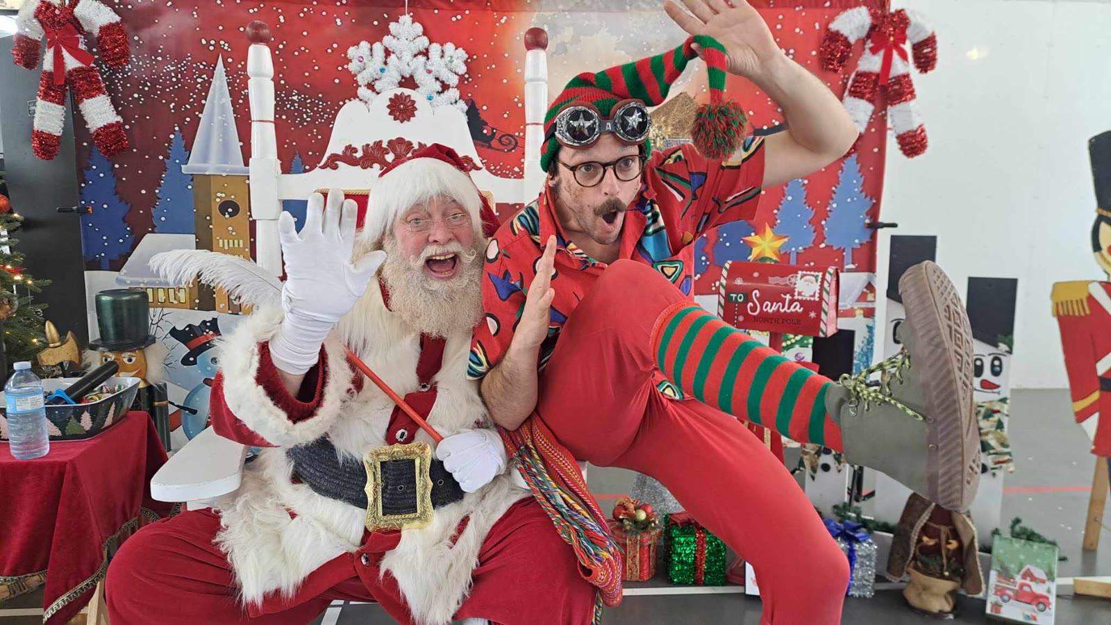 Un lutin animateur JDO préparant des ballons.