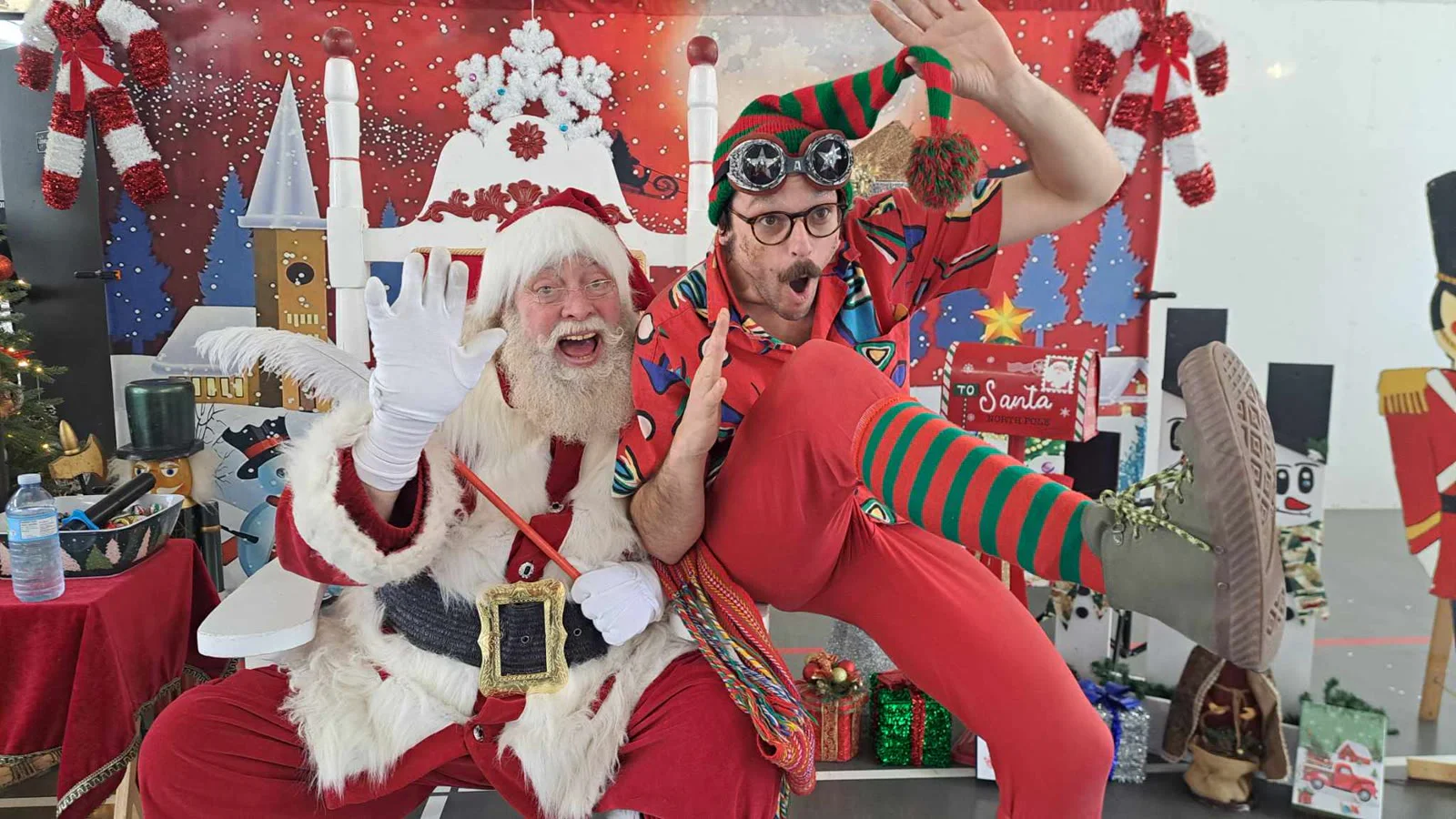 Un lutin animateur JDO préparant des ballons.
